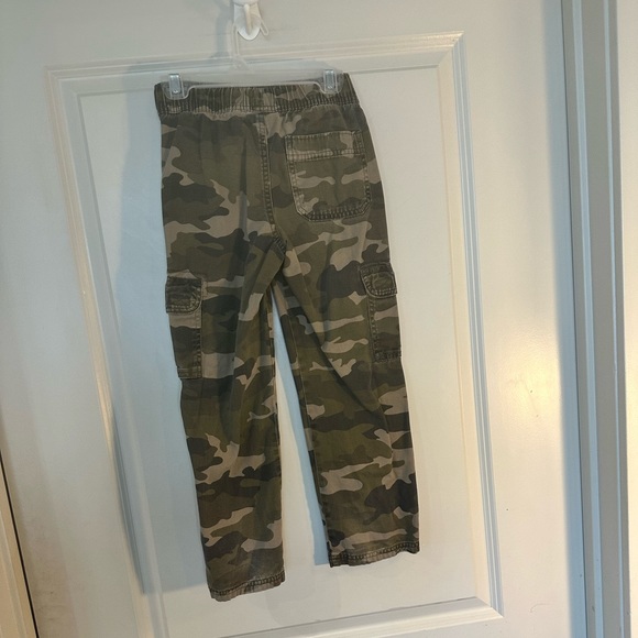 Children’s Place Pull Up Camo Cargo Pants, size 7 - Picture 2 of 5